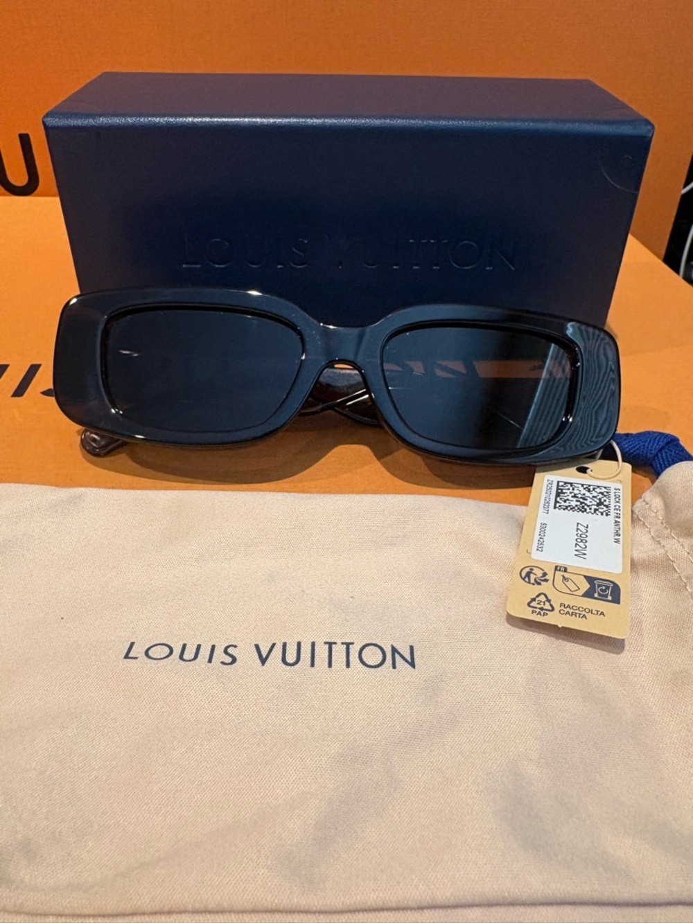 Louis Vuitton S Lock cat eye sunglasses